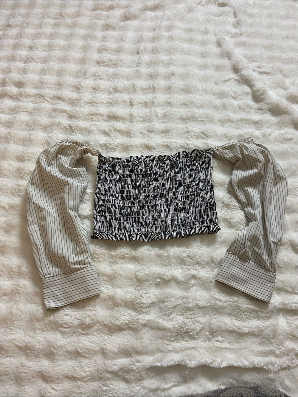 First of all kind Striped Off-Shoulder Smocked Crop Top 39174 - Picture 2 of 9